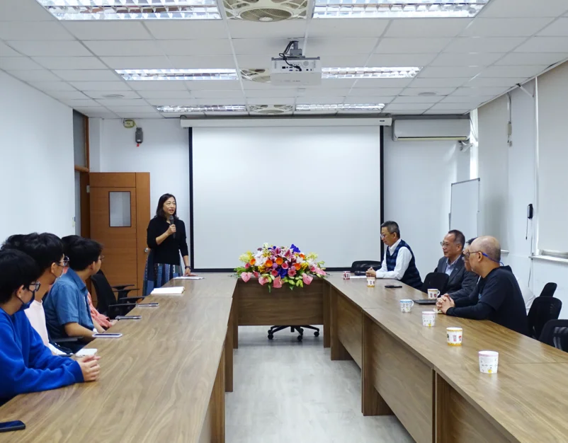 奇钛科技奖学金与曲延树先生奖学金年度颁奖鼓励得奖者精进学业